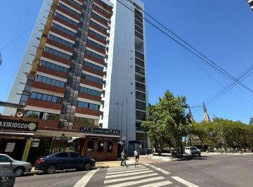Departamento de 3 ambientes, La Plata · Departamento en Alquiler de 2 Dorm. con Balcón Al Frente y Vista a Plaza Moreno