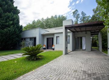 Casa · 206m² · 5 Ambientes · 2 Cocheras · Casa en El Cardal