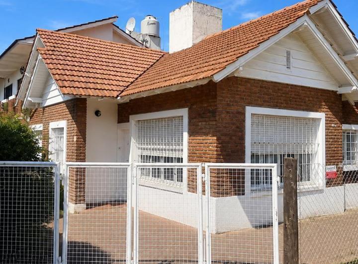 Casa · 67m² · 4 Ambientes · 1 Cochera