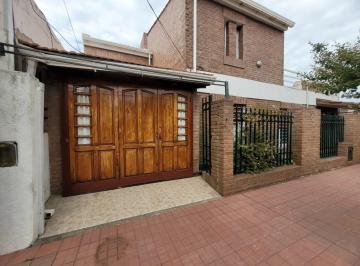 Foto · Casa de Cuatro Dorm. en Barrio Residencial América