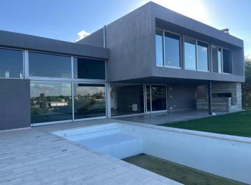 Casa · 460m² · 8 Ambientes · 3 Cocheras · Casa en Venta en Country Estancia Q2 Mendiolaza Muy Moderna con Pileta Tres Dorm.