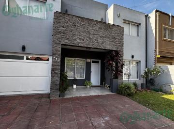 Casa · 174m² · 4 Ambientes · 2 Cocheras · Venta de Casa Minimalista - Acepta Permuta - Ituzaingó