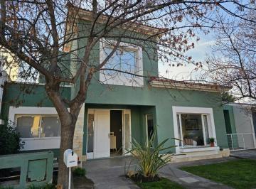 Casa · 200m² · 6 Ambientes · 2 Cocheras · Casa Palmares 3ra Estapa Gobernador Benegas