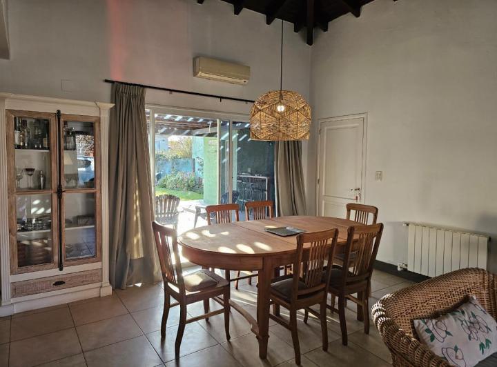 Casa · 200m² · 6 Ambientes