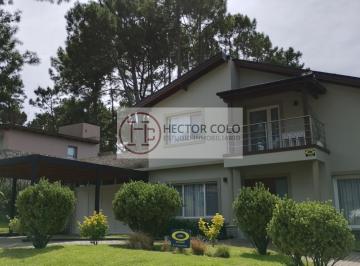 Casa · 233m² · 5 Ambientes · 1 Cochera · Casa en Barrio Alamos - Pinamar Norte (Codigo)
