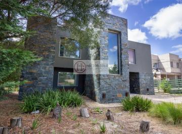 Casa · 155m² · 5 Ambientes · 1 Cochera · Venta Casa Costa Esmeralda