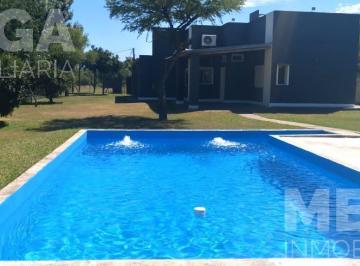 Quinta vacacional · 276m² · 6 Ambientes · 1 Cochera · Quinta en La Guardia