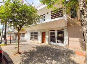 Casa · 210m² · 5 Ambientes · 2 Cocheras · Venta Casa. Boulevard Seguí y Buenos Aires. Rosario.