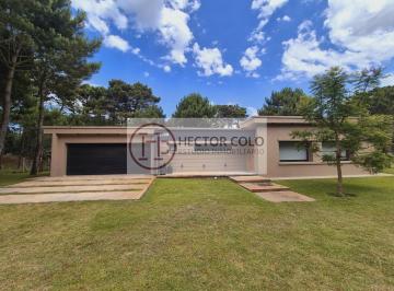 Casa · 160m² · 4 Ambientes · Casa en Zona Alamos (Cod)