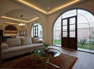 Casa · 203m² · 9 Ambientes · 1 Cochera · Casa en Nuestra Señora de Lourdes