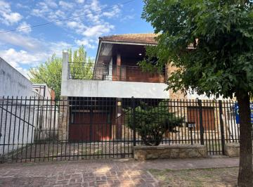 Casa · 187m² · 5 Ambientes · 3 Cocheras · Casa en Burzaco