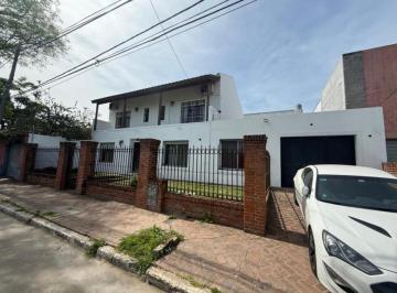 Casa · 165m² · 5 Ambientes · Casa 5 Amb Jardin, Pileta, Quincho en Pilar Centro