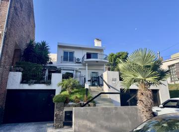 Casa · 209m² · 7 Ambientes · 2 Cocheras · Casa en Alquiler de 4 Dorm. y Piscina a m de La Rambla en Colonia del Sacramento