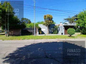 Casa · 232m² · 4 Ambientes · 3 Cocheras · Casa 4 Ambientes con Parque
