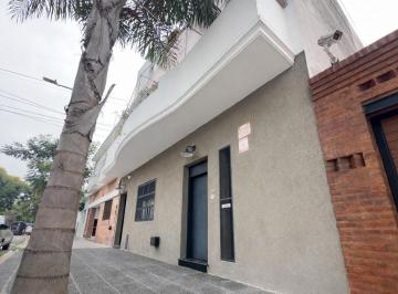 Casa · 126m² · 5 Ambientes · Loft de Diseño Único en PH con Acceso Independiente Sobre Concordia Muy Bajas Expensas