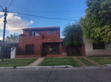 Casa de 4 ambientes, Lomas de Zamora · Casa en 2 Plantas con Garage y Fondo