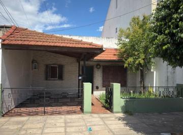 PH de 2 ambientes, Lanús · Tipo Casa Al Frente con Garage y Patio