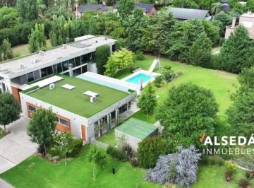 Casa · 611m² · 5 Ambientes · 4 Cocheras · Casa en Kentucky Barrio Cerrado Funes