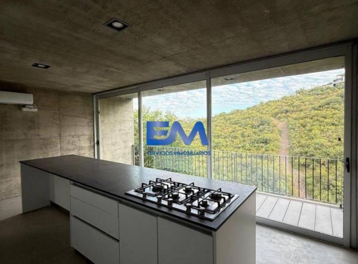 Casa · 250m² · 6 Ambientes · 2 Cocheras