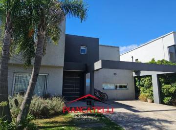 Casa · 192m² · 5 Ambientes · 2 Cocheras · Casa en Venta con 5 Ambientes en Haras Maria Victoria