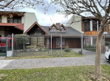 Casa · 237m² · 5 Ambientes · 3 Cocheras · Lebensohn 400 - Barrio Parque Bernal