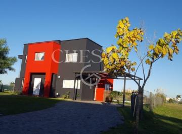 Casa · 200m² · 6 Ambientes · Casa en Alquiler en El Cantón Norte, El Cantón, Escobar