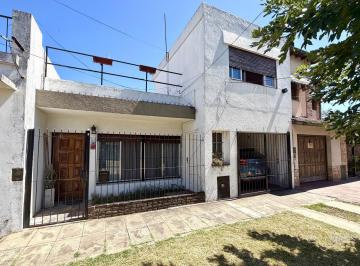 Casa · 128m² · 4 Ambientes · 1 Cochera · Casa en Venta en Villa Alemania - Hurlingham