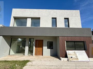 Casa · 115m² · 4 Ambientes · 3 Cocheras · Casa en Venta en Sebastian Gaboto Pueblos del Plata