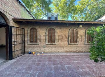 Casa · 80m² · 5 Ambientes · 2 Cocheras · Vendo Casa