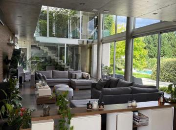 Casa · 611m² · 4 Dormitorios · Venta Casa en Kentucky