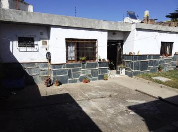 Casa · 337m² · 7 Ambientes · 2 Cocheras · Dos Duplex Mas Departamento en Venta