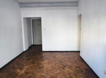 Departamento de 3 ambientes, Balvanera · Departamento de 3 Ambientes con Balcón