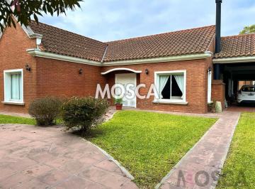 Casa · 184m² · 4 Ambientes · 6 Cocheras · Casa con Piscina en Venta Barrio Privado El Resuello