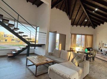 Casa de 6 ambientes, Carrodilla · Casa en Venta en Carrodilla