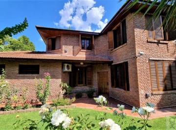 Casa · 330m² · 11 Ambientes · 4 Cocheras · Excelente Casa en Venta, Apta Credito. Retasada. Lisandro de La Torre Esquina Necochea.