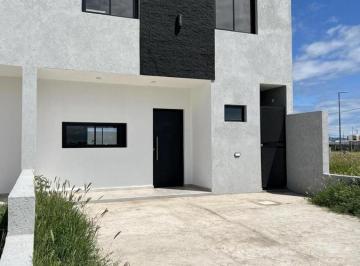 Casa · 135m² · 5 Ambientes · 2 Cocheras · Duplex 3 Dorm. Cuestas de Manantiales