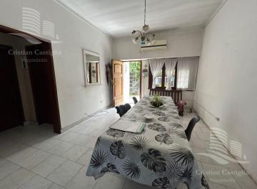 Casa · 140m² · 4 Ambientes · Casa de 2 Plantas con Jardín en Venta en Villa Adelina
