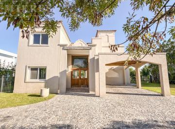 Casa · 206m² · 7 Ambientes · 3 Cocheras · Casa a La Laguna en Venta en Las Glorietas, Nordelta