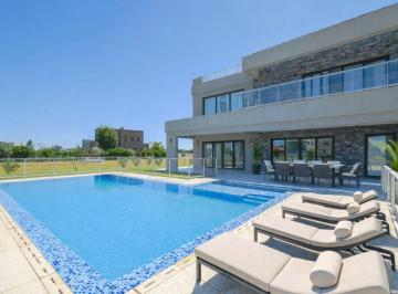 CNC-CNC-169_2 · Casa en Venta en La Providencia 6 Ambientes