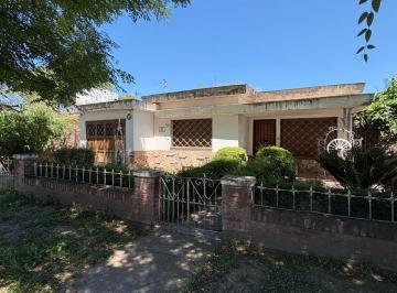Casa · 159m² · 3 Ambientes · 1 Cochera · Casa a Reciclar Sobre Av Ricardo Rojas Al 7400