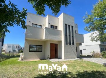 Casa · 252m² · 5 Ambientes · 4 Cocheras · Casa en Venta - Escobar