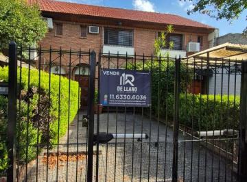 Casa de 4 ambientes, Lomas de Zamora · ¡Excelente Duplex 4 Ambientes en 2 Plantas, con Entrada de Auto, Quincho con Parrilla y Fondo Libre