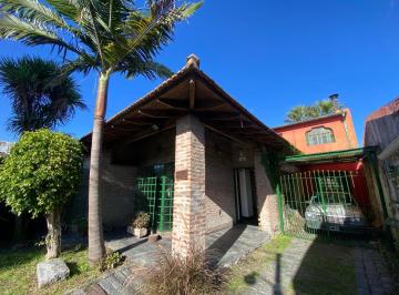 Casa · 180m² · 4 Ambientes · 2 Cocheras · Casa en Venta Los Hornos