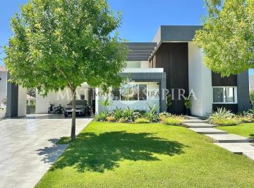 Casa · 415m² · 7 Ambientes · 2 Cocheras · Casa en Venta Terravista