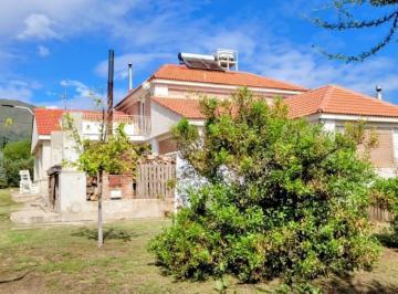 Casa · 290m² · 4 Dormitorios · 3 Cocheras · Chalet 300 m² Cub. Lote 1600 m². Cerro Uritorco - Capilla del Monte