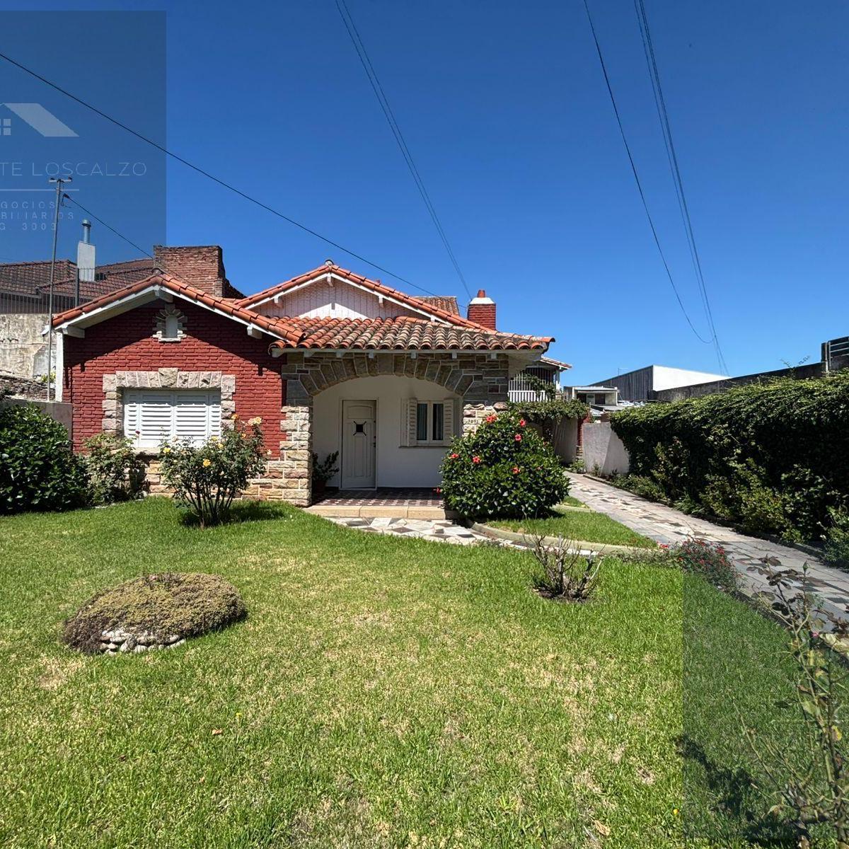 Casa 5 amb, 250m² en Bº La Juanita con garage