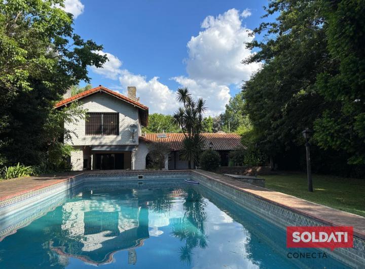Casa · 287m² · 7 Ambientes · 1 Cochera