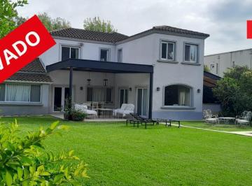 Casa · 241m² · 5 Ambientes · 1 Cochera · Casa en Venta, en Barrio Boulevares, Pilar, Bajada Km 38.5, Patricias Argentinas