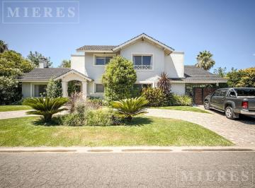 Casa · 241m² · 6 Ambientes · 4 Cocheras · Casa en Venta en La Pradera