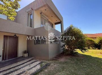 Casa · 345m² · 6 Ambientes · 2 Cocheras · Casa 6 Ambientes. | El Peregrino 299